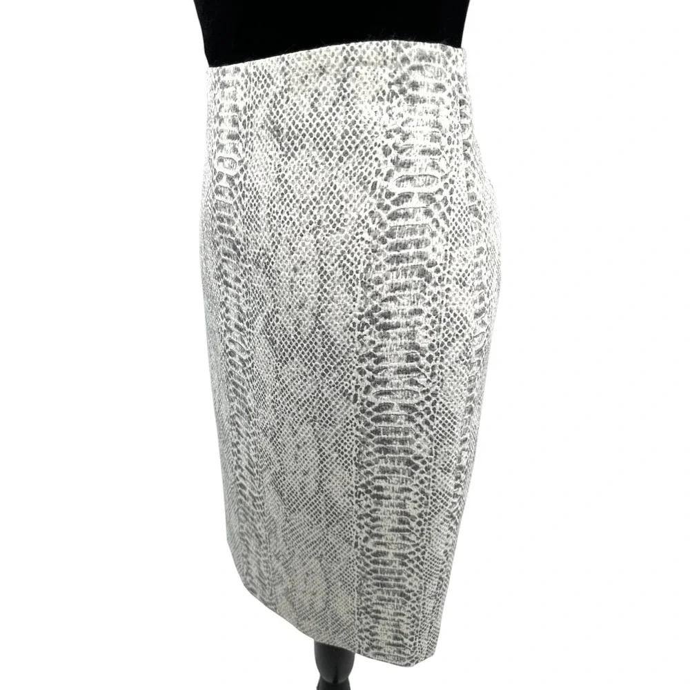 Ann Taylor Womens Straight Pencil Skirt Size 4 White Reptile Print Knit - Picture 5 of 12